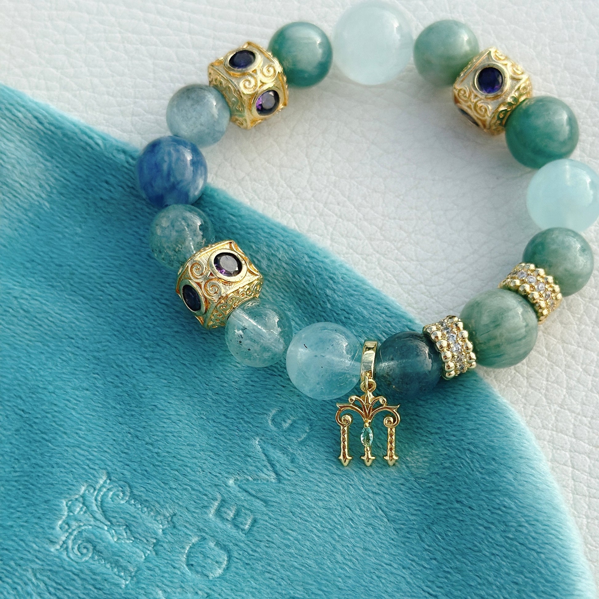 aquamarine kyanite for throat chakra by Maiagems handmade crystals